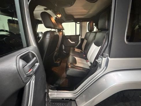 Used 2014 Jeep Wrangler Unlimited Sahara w/ Connectivity Group AWD/4WD image 22