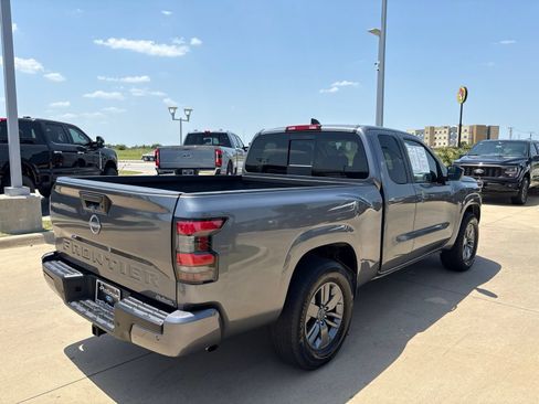 Used 2025 Nissan Frontier SV RWD image 6