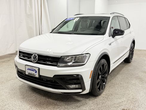 Used 2020 Volkswagen Tiguan S image 3