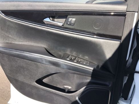 Used 2022 Lincoln Nautilus AWD w/ Premium Package image 13