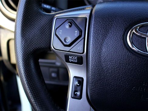 Used 2019 Toyota Tacoma TRD Sport image 12