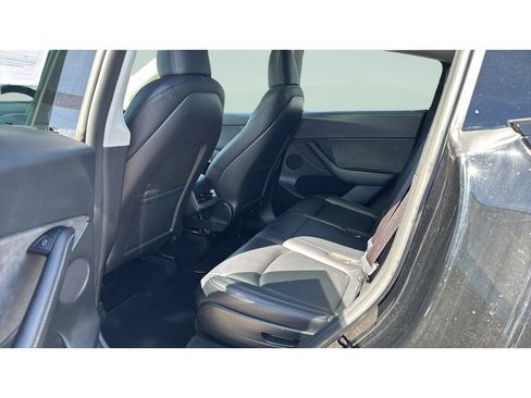 Used 2024 Tesla Model Y Long Range AWD/4WD image 18