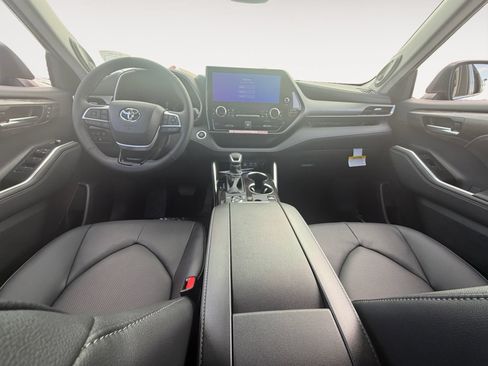New 2026 Toyota Highlander Limited AWD/4WD image 10