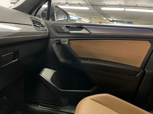 Certified 2022 Volkswagen Tiguan SE R-Line image 30