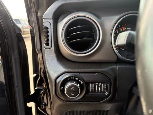 Used 2022 Jeep Gladiator Sport AWD/4WD image 18