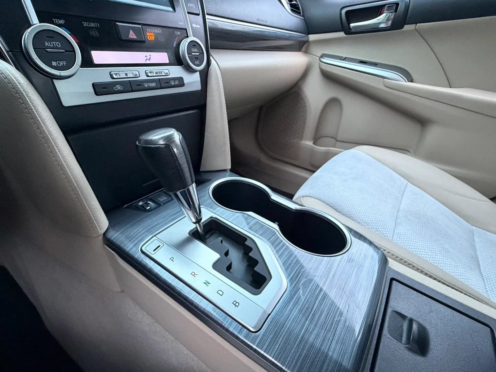 Used 2012 Toyota Camry XLE w/ Leather Pkg FWD image 18