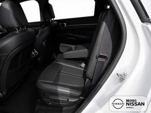 Used 2024 Kia Sorento S FWD image 9