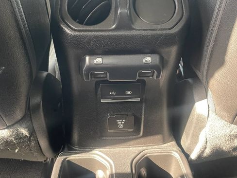 Used 2020 Jeep Gladiator Overland AWD/4WD image 35