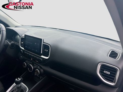 Used 2025 Hyundai Venue SEL image 35