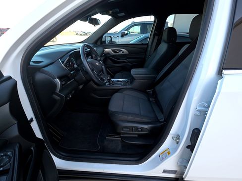 Used 2022 Chevrolet Traverse LT image 9