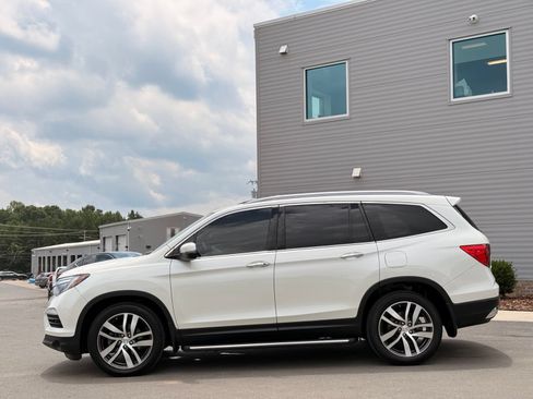 Used 2018 Honda Pilot Touring image 10