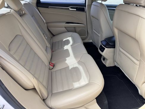 Used 2016 Ford Fusion SE w/ Equipment Group 202A FWD image 17