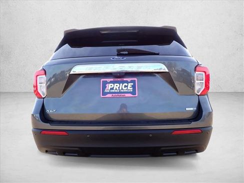 Used 2020 Ford Explorer XLT image 3