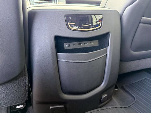 Used 2019 Cadillac Escalade Luxury AWD/4WD image 36