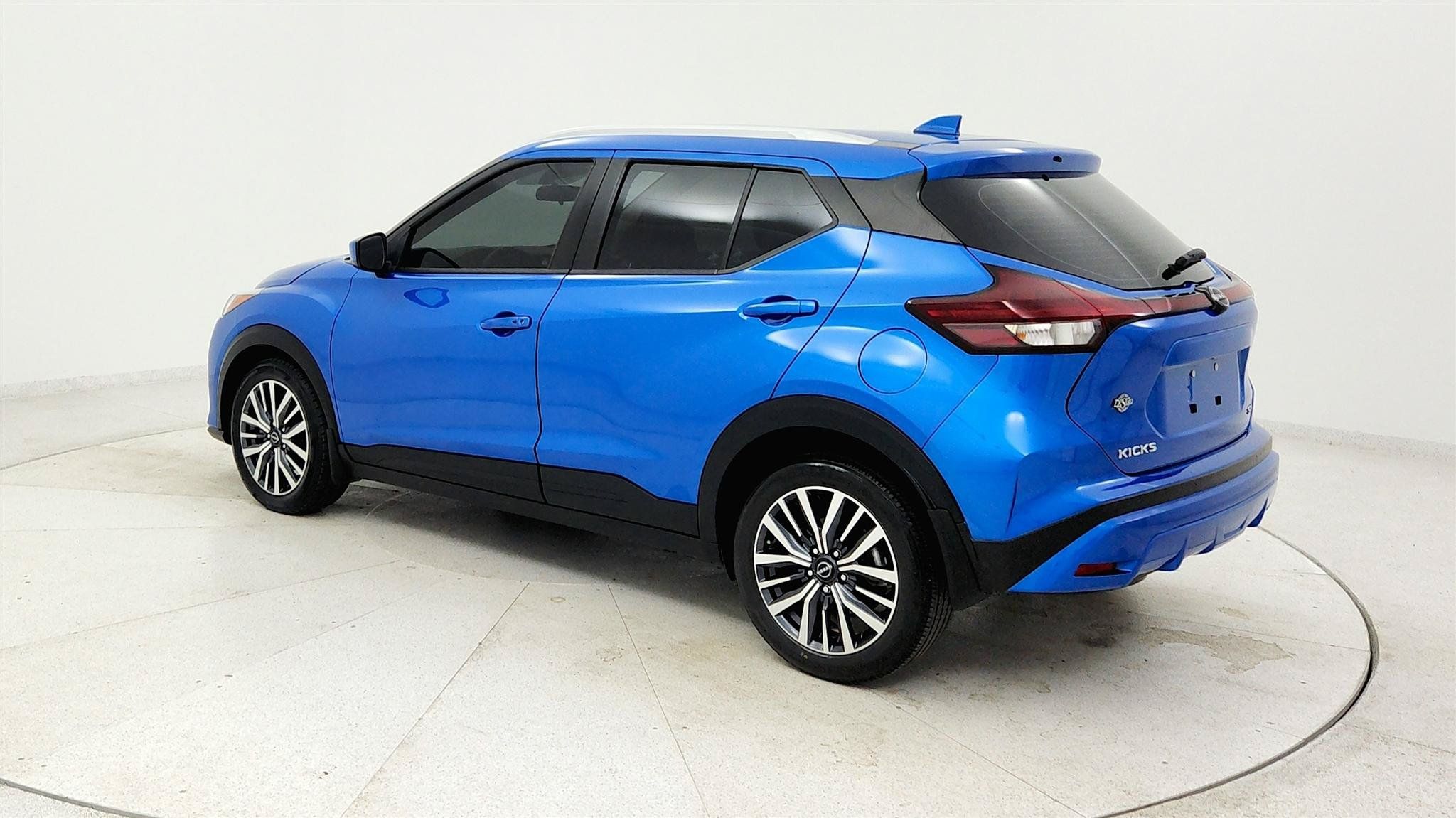 Used 2024 Nissan Kicks SV FWD image 3