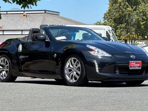 Used 2014 Nissan 370Z Roadster RWD image 30