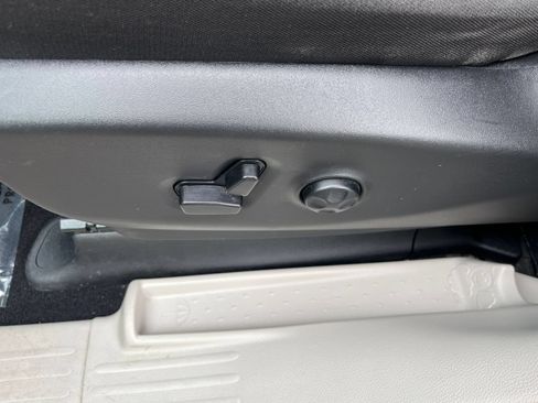 Used 2024 Chrysler Voyager LX FWD image 21