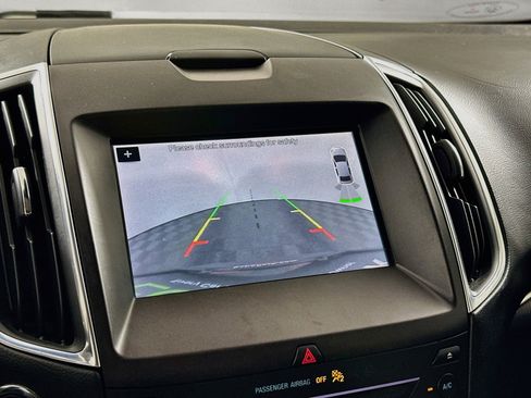 Used 2019 Ford Edge Titanium FWD image 23