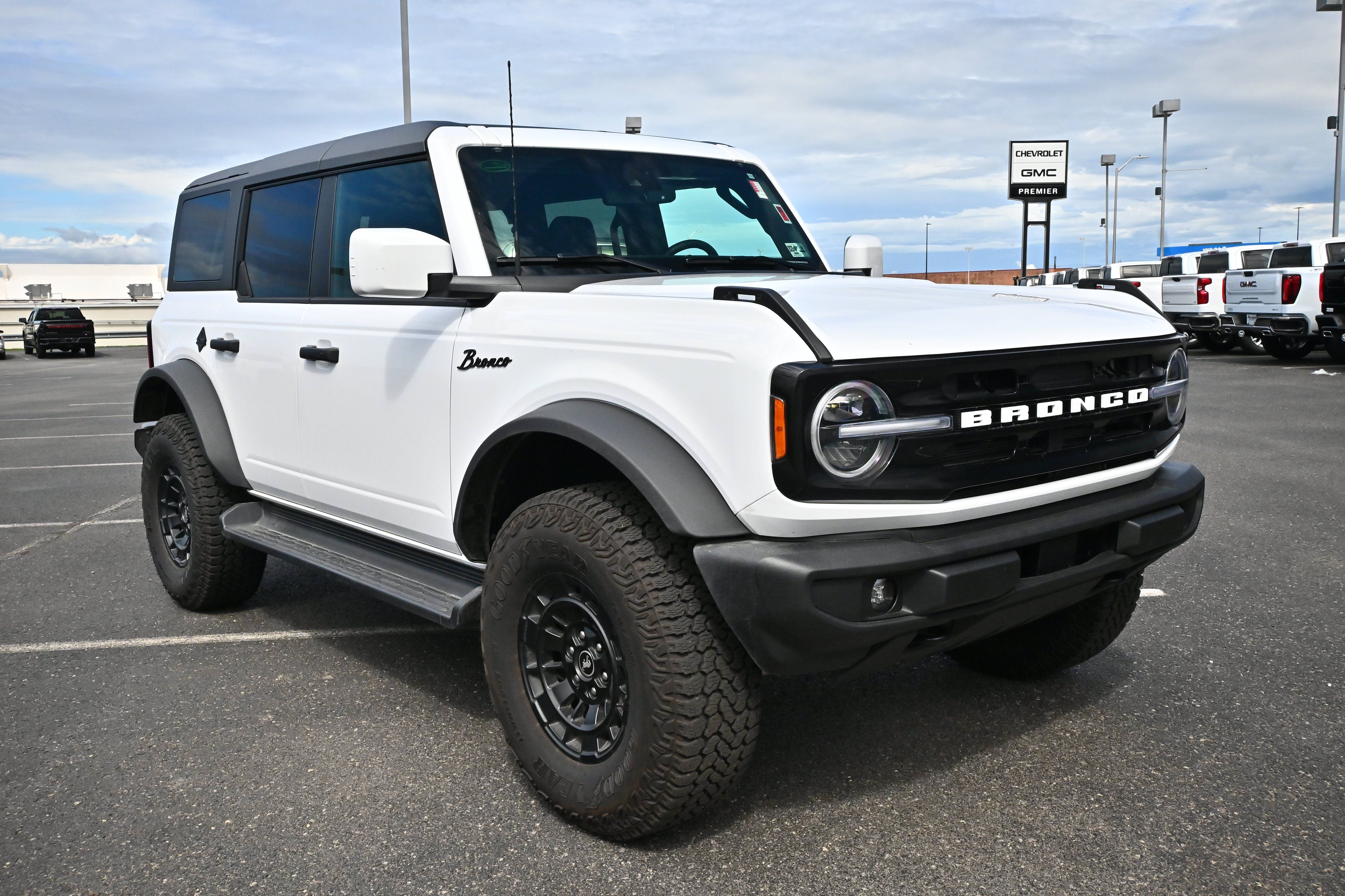 Used 2026 Ford Bronco Outer Banks w/ Sasquatch Package AWD/4WD image 2