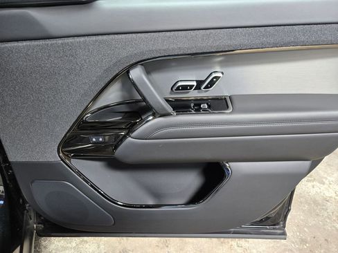 Used 2025 Land Rover Range Rover Sport SE image 54