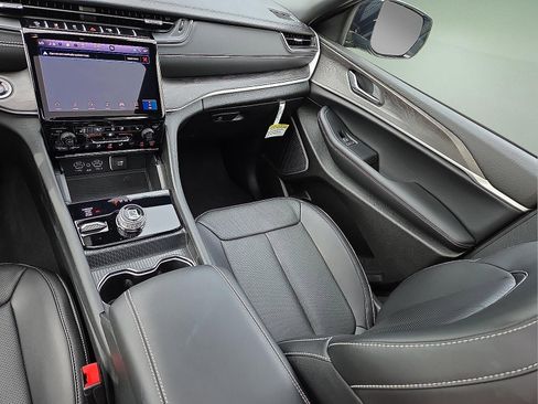New 2025 Jeep Grand Cherokee L Limited w/ Luxury Tech Group II image 13