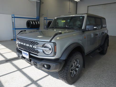 Used 2023 Ford Bronco Badlands image 4