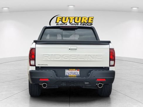 Used 2025 Honda Ridgeline Black Edition image 8
