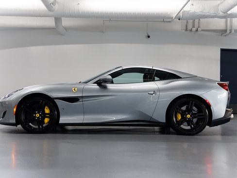 Used 2019 Ferrari Portofino RWD image 19
