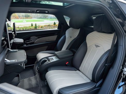 Used 2023 Bentley Bentayga Extended Wheelbase image 44