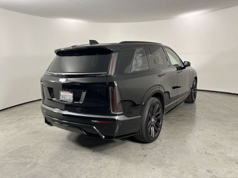 Used 2026 Cadillac Vistiq Platinum AWD/4WD image 8