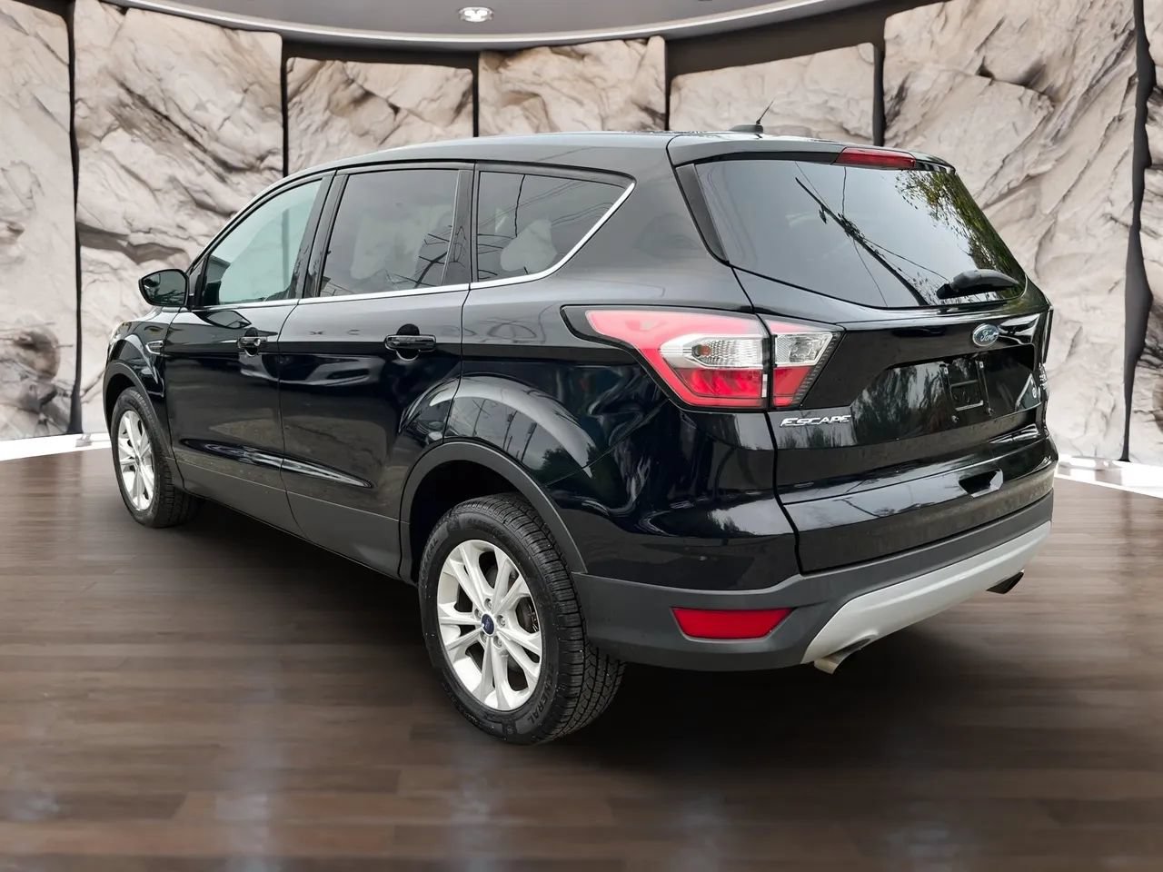 Used 2017 Ford Escape SE AWD/4WD image 5