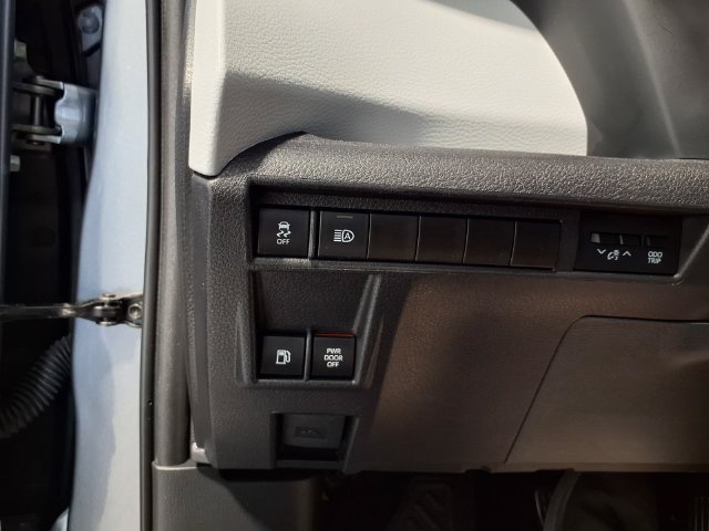 Used 2026 Toyota Sienna XLE FWD image 16