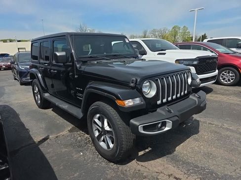 Used 2022 Jeep Wrangler Unlimited Sahara w/ Cold Weather Group AWD/4WD image 18