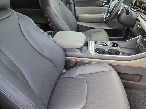 New 2026 Kia Carnival EX FWD image 11