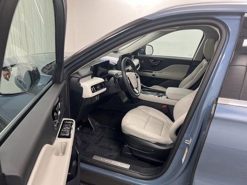 Certified 2025 Lincoln Aviator Reserve w/ Illumination Package image 14