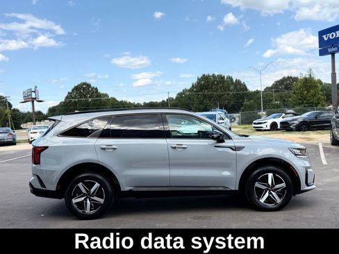 Used 2023 Kia Sorento EX w/ Panoramic Sunroof Package image 9