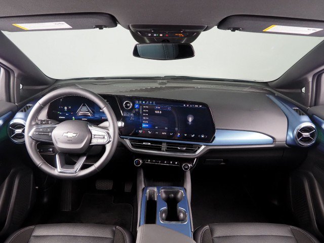 Used 2024 Chevrolet Equinox EV FWD LT w/ 2LT image 3