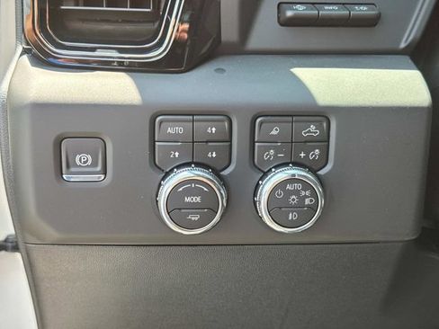 New 2026 GMC Sierra 3500 AT4 w/ AT4 Premium Plus Package AWD/4WD image 27