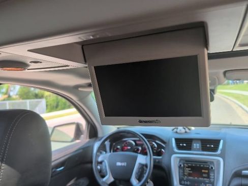 Used 2016 GMC Acadia SLT w/ Technology Package FWD image 16