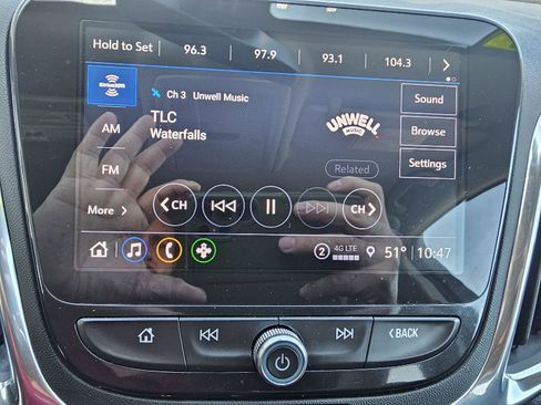 Used 2022 Chevrolet Equinox Premier image 2