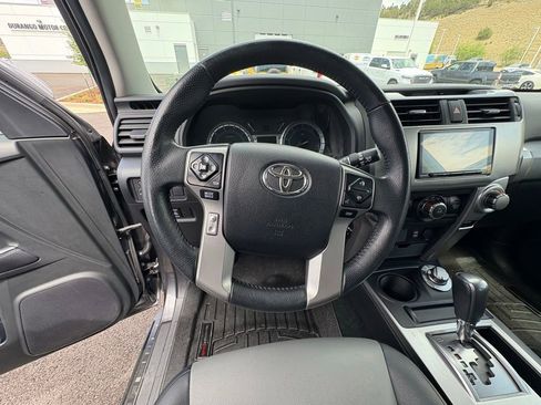 Used 2018 Toyota 4Runner SR5 Premium AWD/4WD image 2