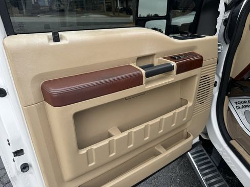 Used 2013 Ford F250 King Ranch w/ King Ranch w/Chrome Pkg image 19