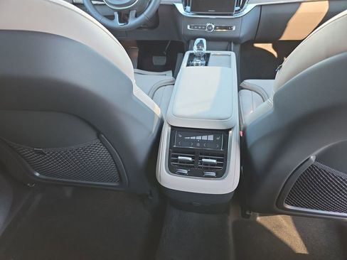 New 2026 Volvo XC90 B6 Ultra w/ Lounge Package image 19