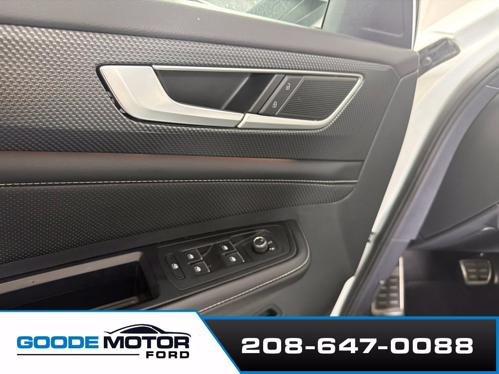 Used 2024 Volkswagen Atlas Cross Sport SEL R-Line AWD/4WD image 9