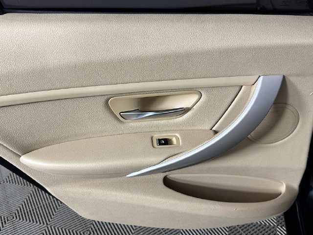 Used 2016 BMW 320i Sedan w/ Driver Assistance Package RWD image 23