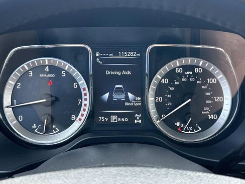 Used 2017 Nissan Titan SV AWD/4WD image 38