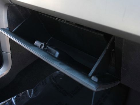 Used 2011 Ford F150 Lariat w/ Lariat Chrome Pkg image 32