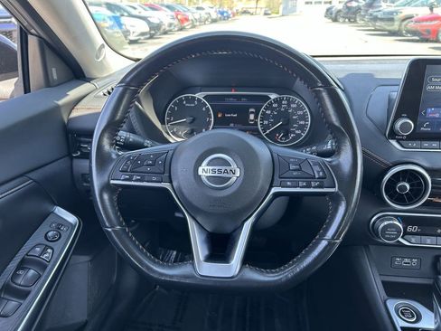 Used 2023 Nissan Sentra SR FWD image 9
