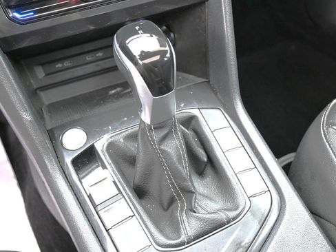 Used 2022 Volkswagen Tiguan SE FWD image 31