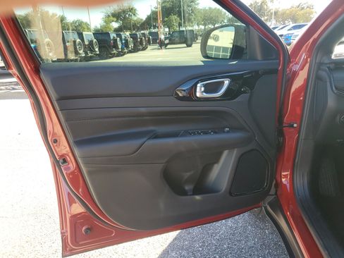 New 2026 Jeep Compass Latitude image 10